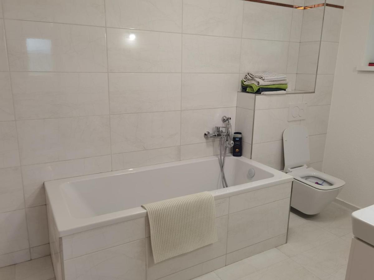 Sunset House Piestany Cervena Veza Apartment Banka Ngoại thất bức ảnh