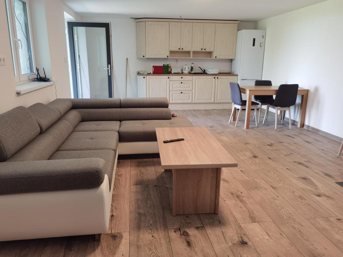 Sunset House Piestany Cervena Veza Apartment Banka Ngoại thất bức ảnh
