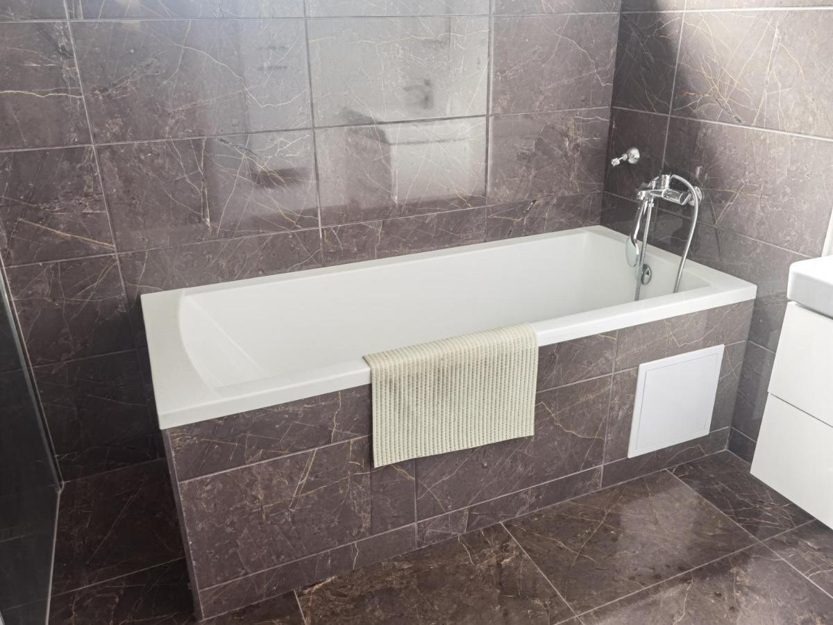 Sunset House Piestany Cervena Veza Apartment Banka Ngoại thất bức ảnh